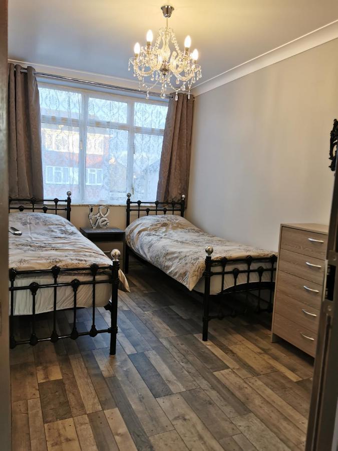 Palaz 2 - 2 Bedroom Flat Edmonton Εξωτερικό φωτογραφία